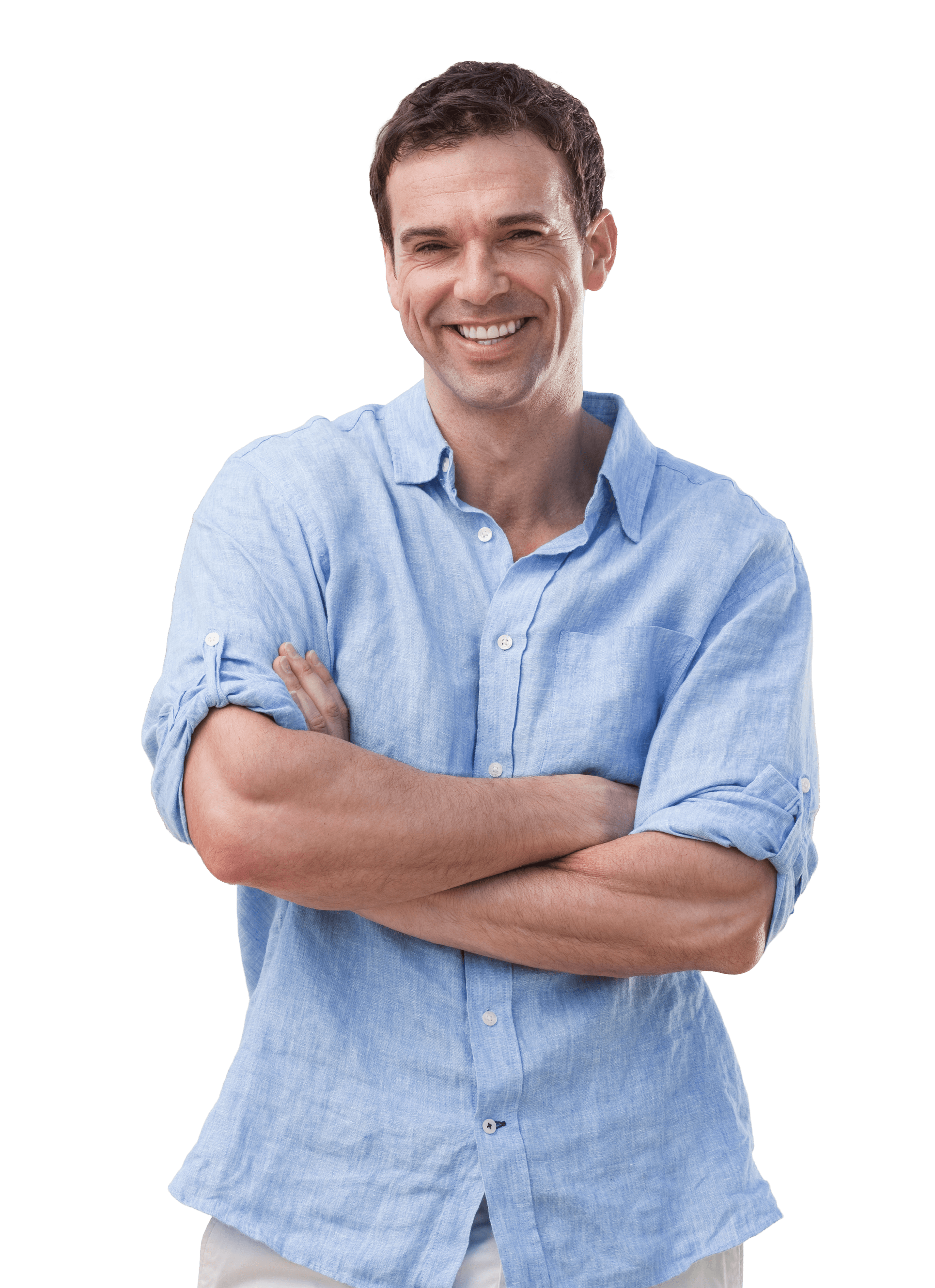 Investidor brasileiro sorrindo, de braços cruzados